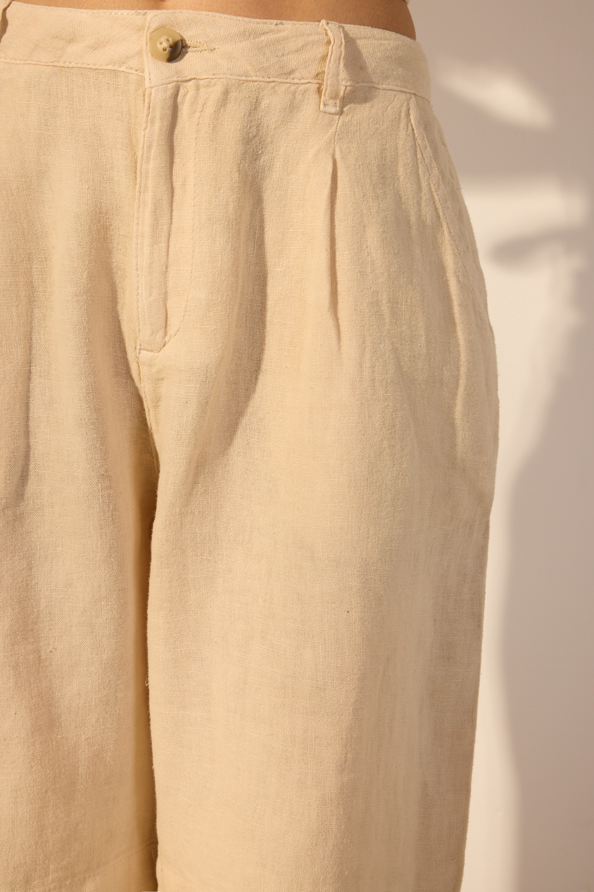 Trendyolmilla  Bej %100 Keten Pileli Bermuda Şortolon TWOSS25SR00089 - Görsel 3