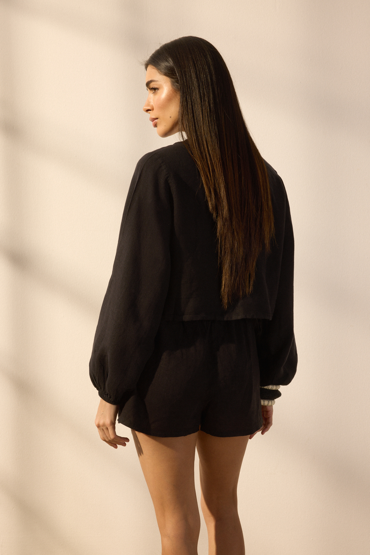 Trendyolmilla  Siyah Premium Dokuma %100 Keten Plaj Mini Yüksek Bel Şort & Bermuda TBESS25SR00013 - Görsel 4