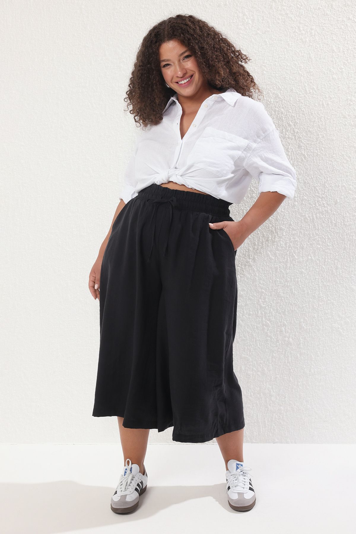 Trendyol Curve Czarne Letnie Szerokie Nogawki Tkane Spodnie Plus Size Kobieta - 44