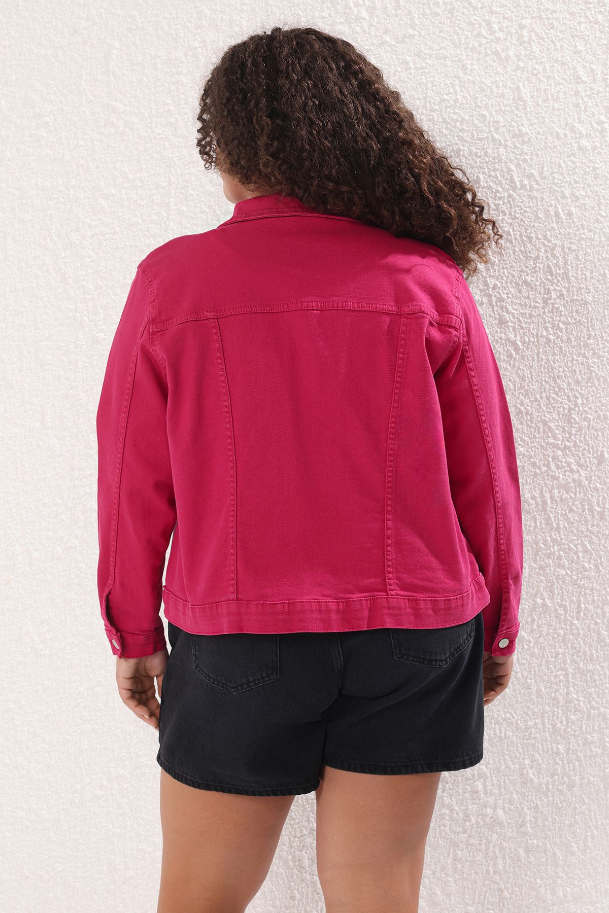 Trendyol Curve-Fuchsia Stretchy Crop Plus Size Denim Jacket Tbbss25Ag00007 4