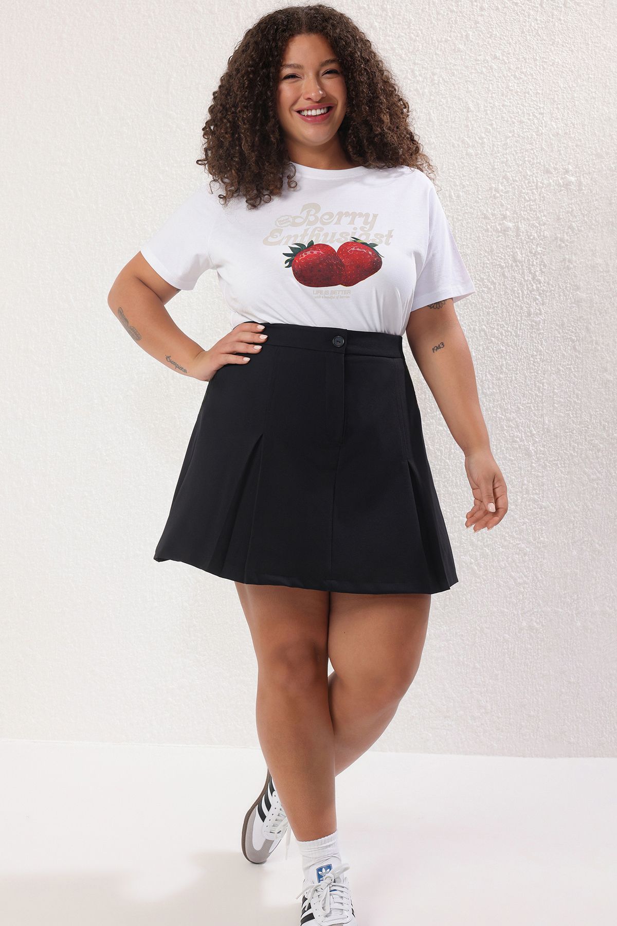 Trendyol Curve Czarna Plisowana Spódnica Z Tkaniny Plus Size Kobieta - 44