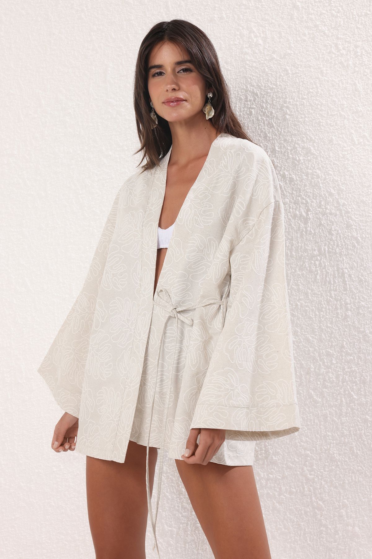 Trendyol Collection Ecru szőtt virágmintás hímzett Midi Beach kimonó és kaftán TBESS25KM00030