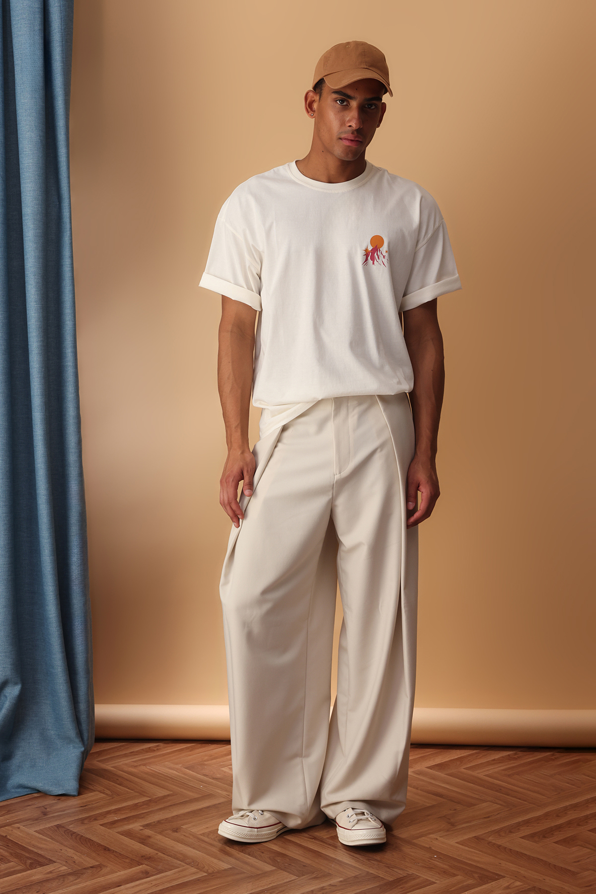 Trendyolmilla  Ekru Oversize/Geniş Kesim Dağ Sırt Baskılı %100 Pamuk T-Shirt TMNSS25TS00191