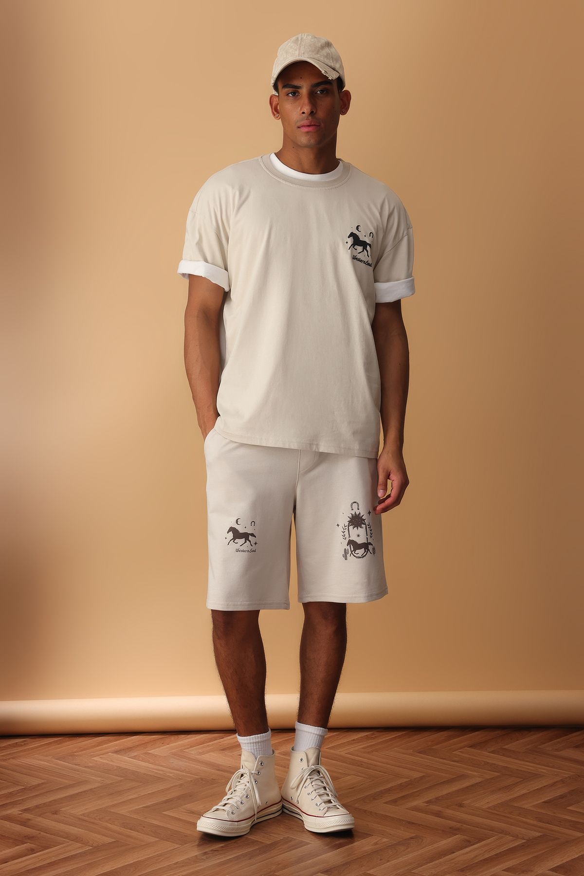 Trendyol Collection Luźna, Puszysta Koszulka Z Nadrukiem Zwierzęcym - Tmnss25ts00136 Mężczyzna - M