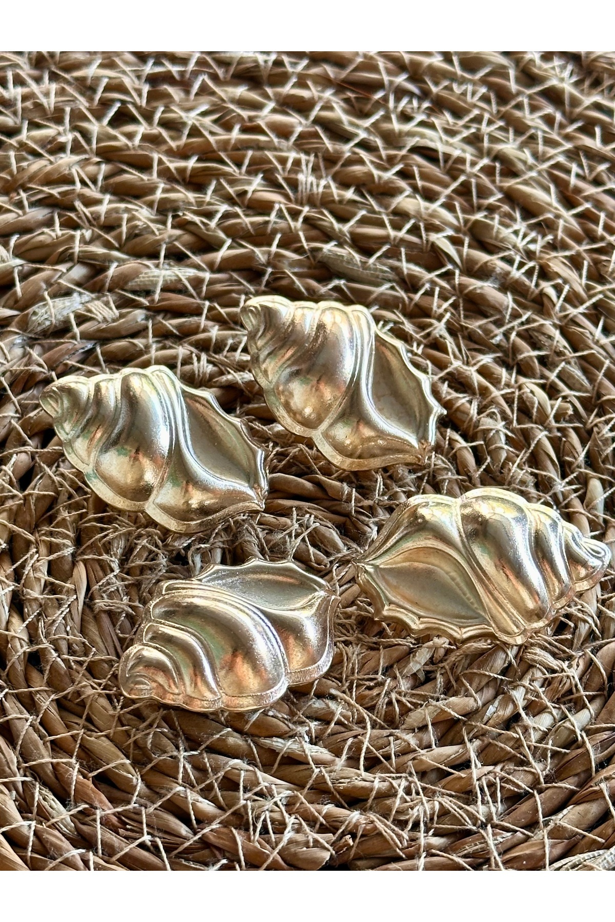 ODDA TASARIM ATÖLYESİ-Stylish Design Gold 4-Piece Button Set with Large Oyster Shell Model 3