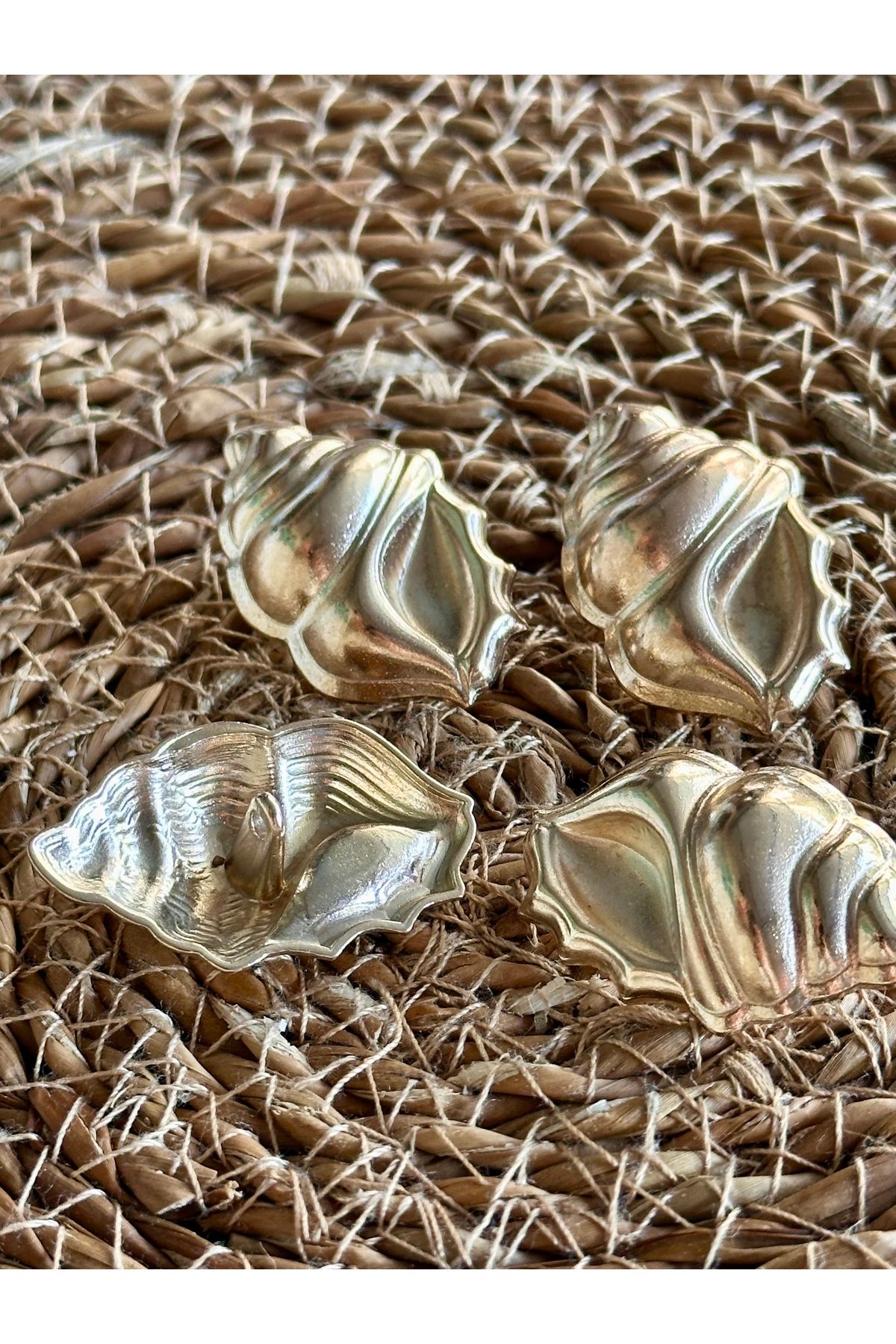 ODDA TASARIM ATÖLYESİ-Stylish Design Gold 4-Piece Button Set with Large Oyster Shell Model 4