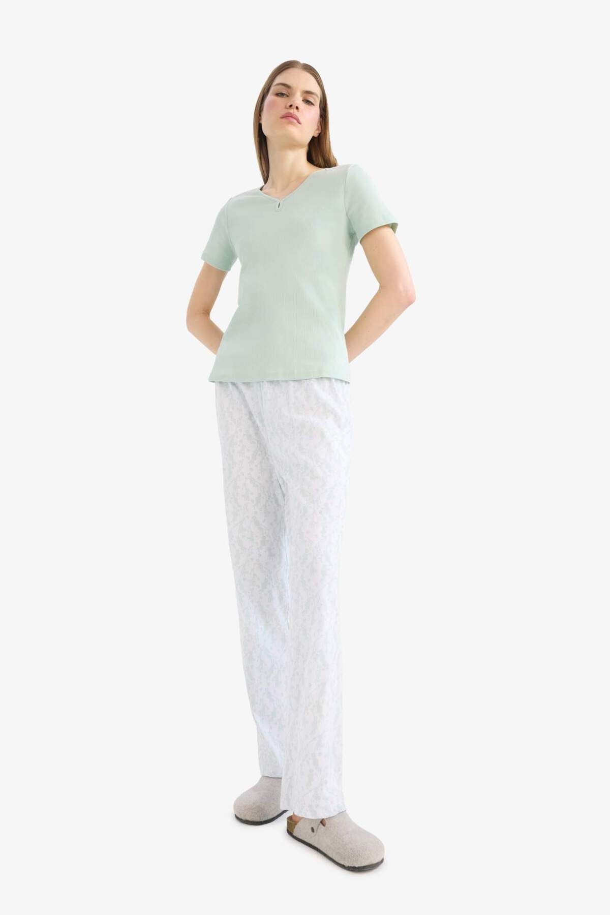 DeFacto-Regular Fit Pajama Set |   Short Sleeve Top |   Patterned Long Bottom |   In Love E0266Ax25Sp 2