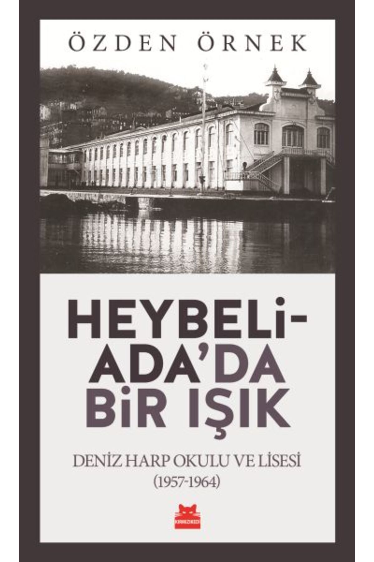 Kırmızı Kedi Çocuk Heybeliada'da Bir Işık