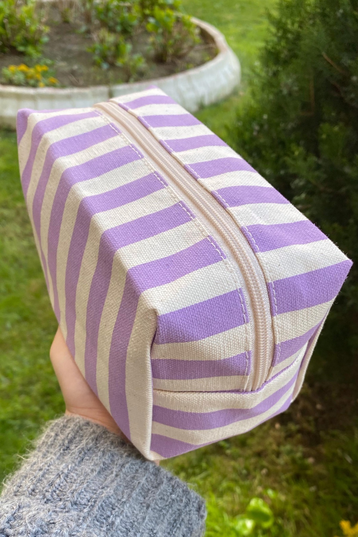 synee-Line Patterned Makeup and Travel Bag 3