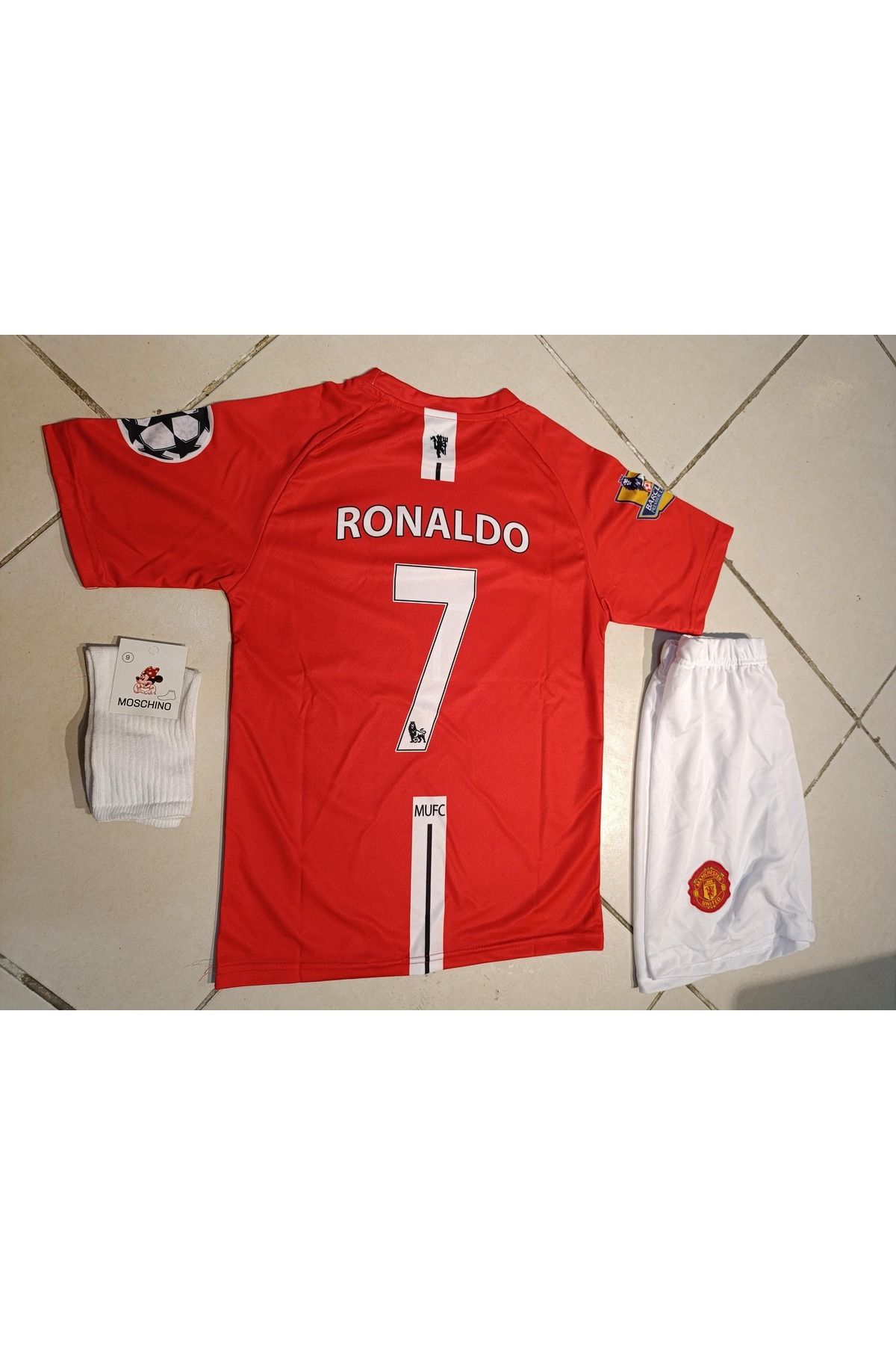 Atlas Global RONALDO MANCHESTER UNİTED KIRMIZI ÇOCUK FORMA 3 LÜ SET. FORMA+ŞORT+ÇORAP