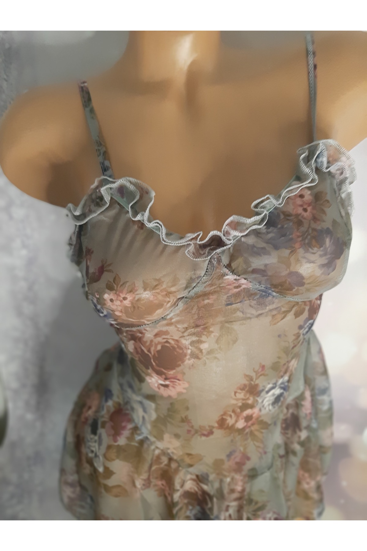 Butik Çiçek desenli askılı kadın kısa gecelik