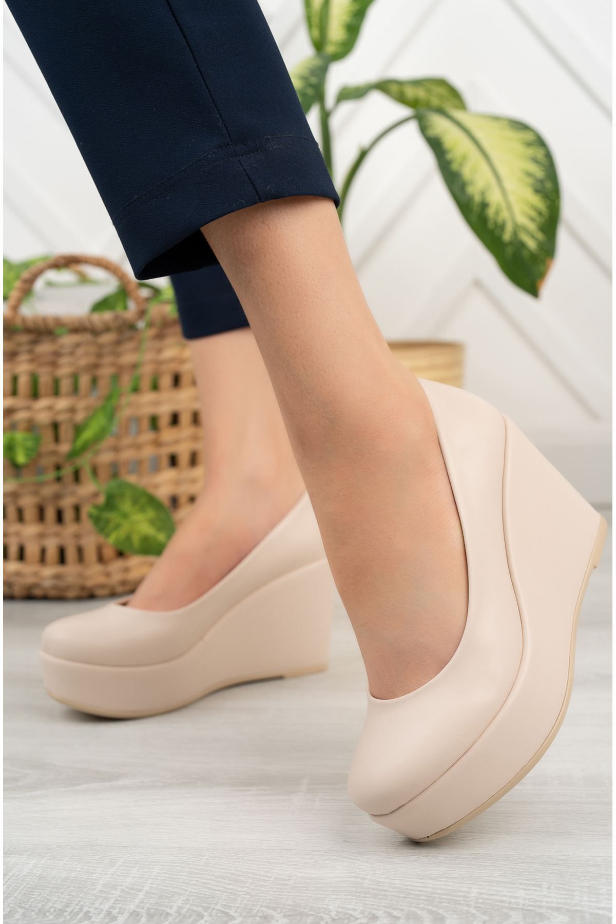 owwox club-Pantofi Romano din piele crem, tocuri cu pană de 9 cm (PRODUS DE MOLD ÎNGUST) 3