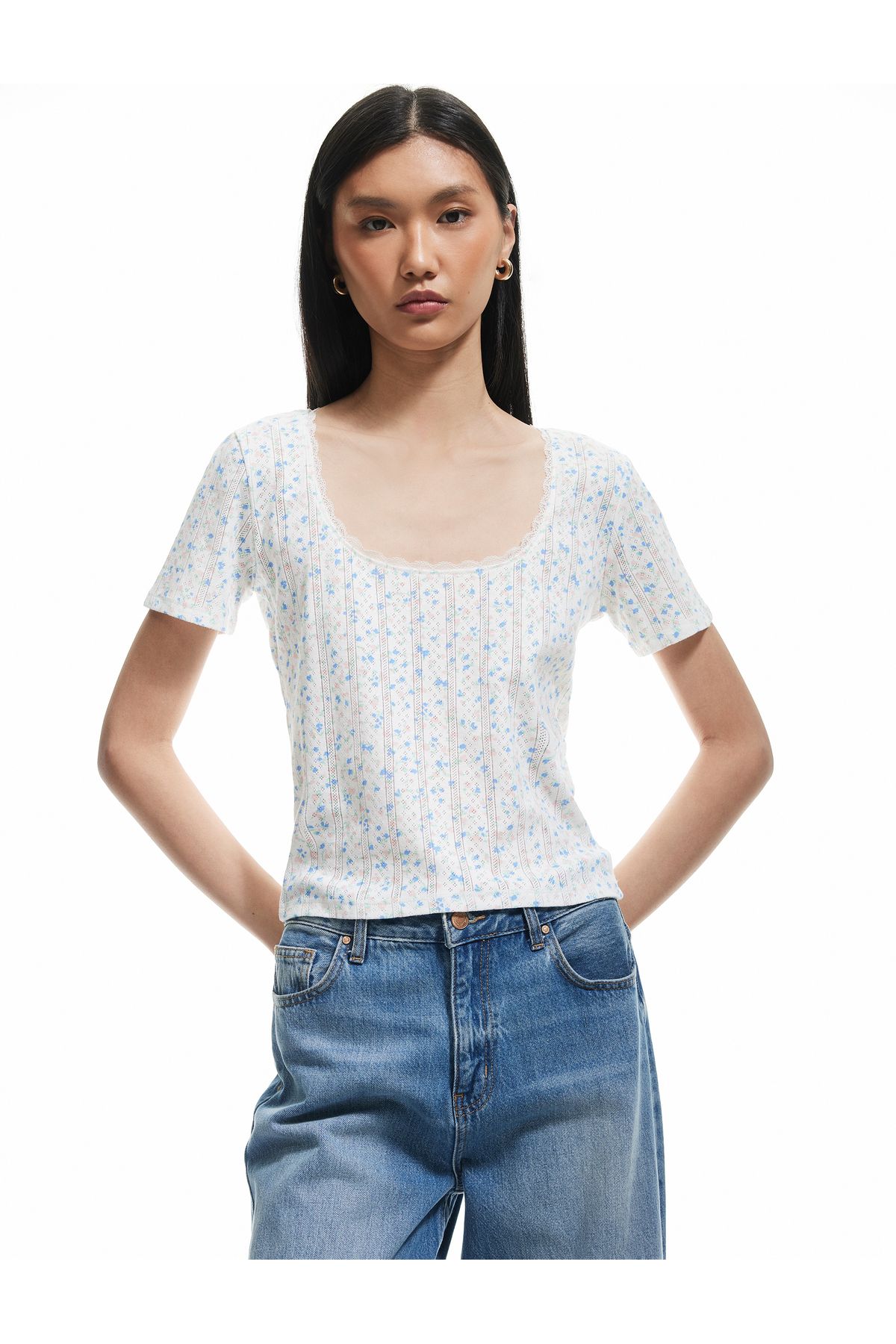 Koton Yeni Sezon Pamuklu Slim Fit Ribanalı U Yaka Kısa Kollu Çiçekli Tişört