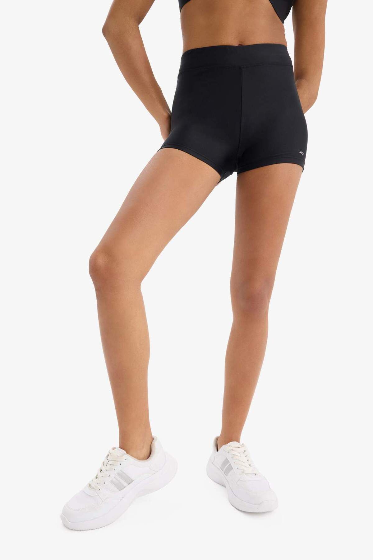 DeFacto DeFactoFit Slim Fit Dar Kesim Sporcu Deniz Şortu B6397AX25HS