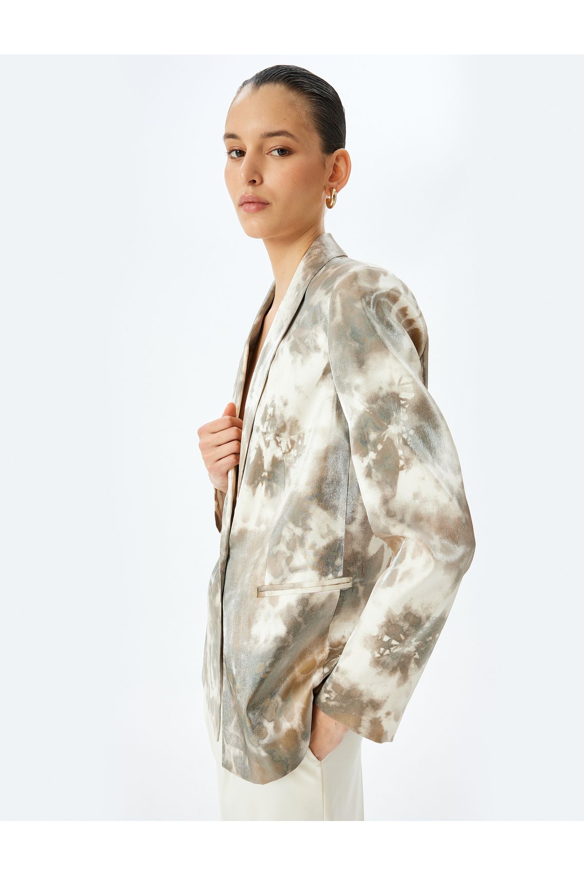 Koton Yeni Sezon Modal Kumaş Rahat Kalıp Soyut Desenli Cepli Kruvaze Blazer Ceket