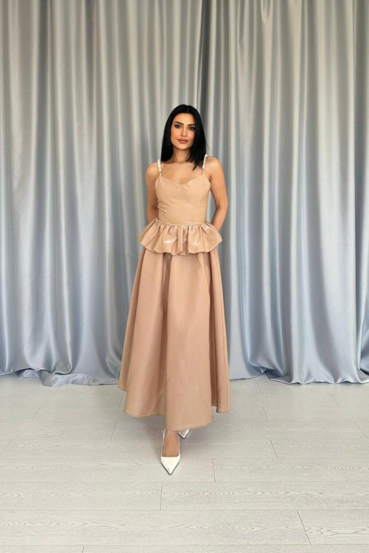 velmorafashion Camel Beli Büzgülü İnci Askılı Uzun Elbise