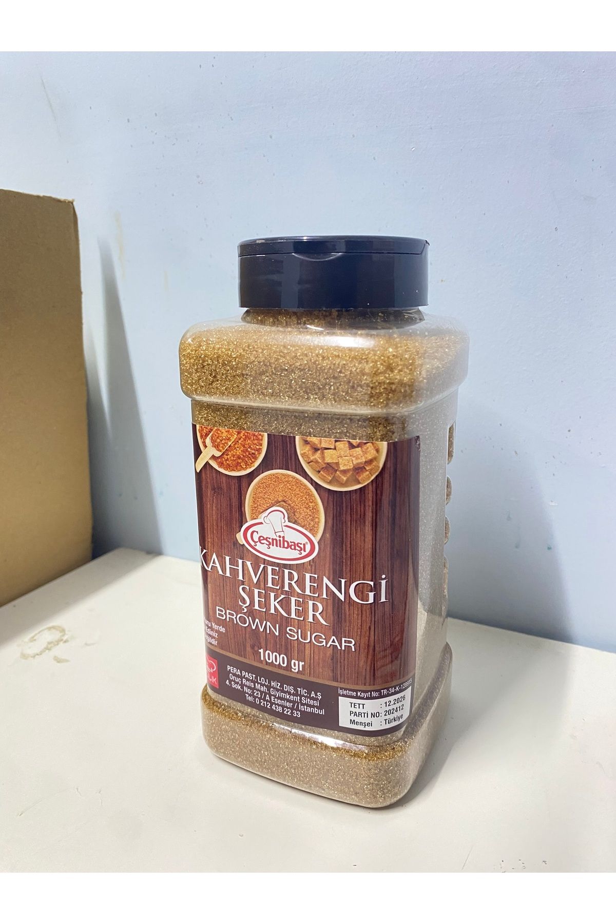 ÇEŞNİBAŞI KAHVERENGİ ESMER ŞEKER 1 KG ÖZEL ŞİŞE 1. KALİTE