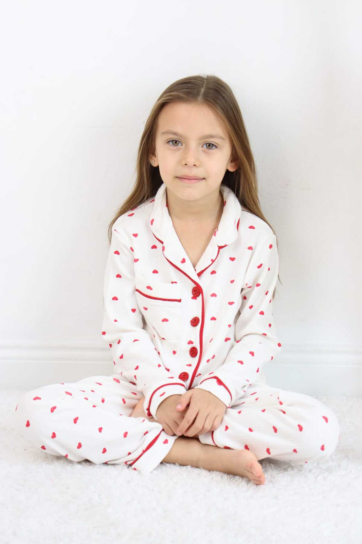 ESİLA KİDS Kız Çocuk Pijama Takımı Kalp Desenli Yakalı Önü Düğmeli Cep Detaylı 4-12 Yaş Arası fotoğrafı 2 (önizleme)
