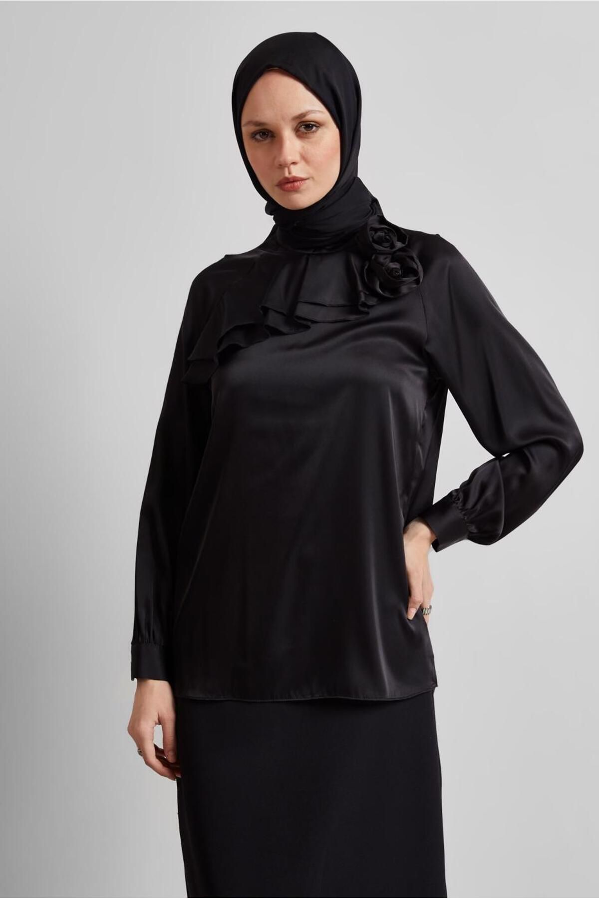 بلوز ساتن با جزئیات رز 44713 Alvina
