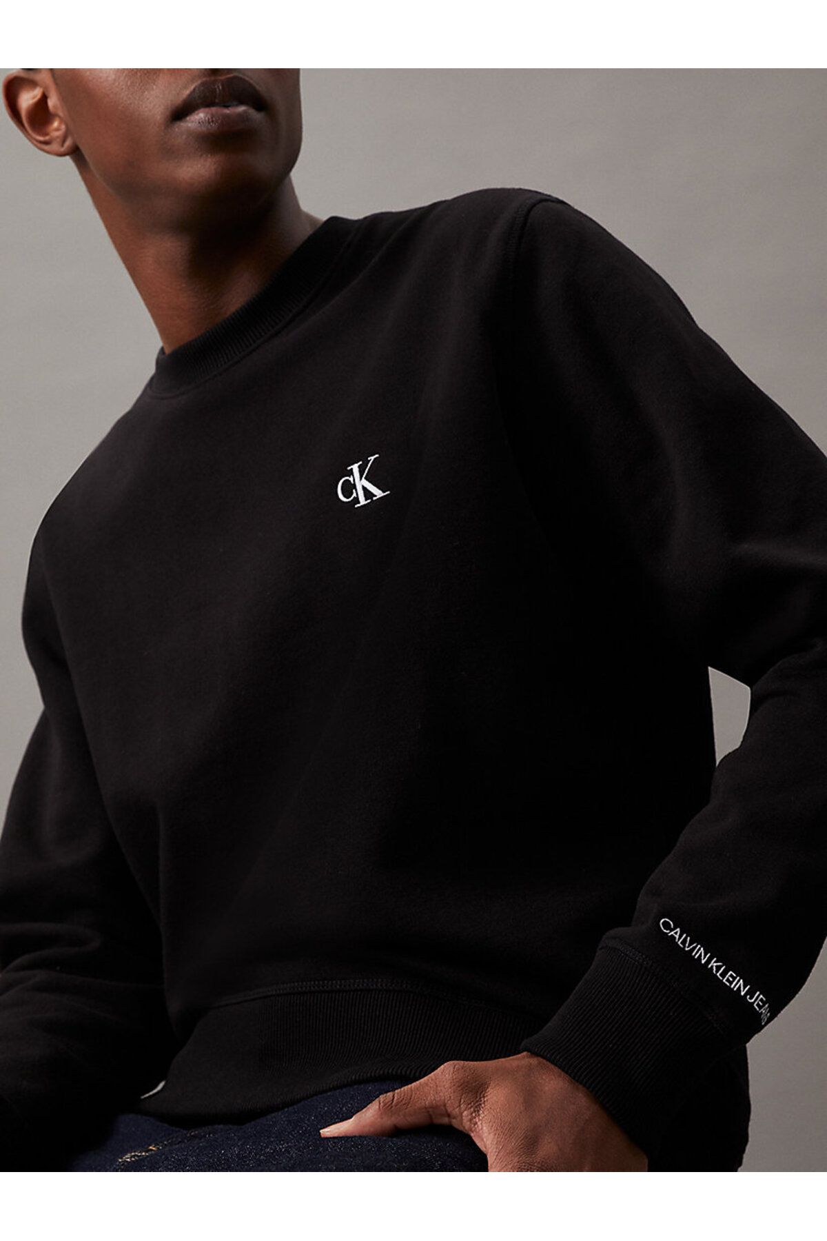Calvin Klein-Pánské logo značky Detailní cyklistický límec Regular Fit černý svetr J30J314536-BAE 3