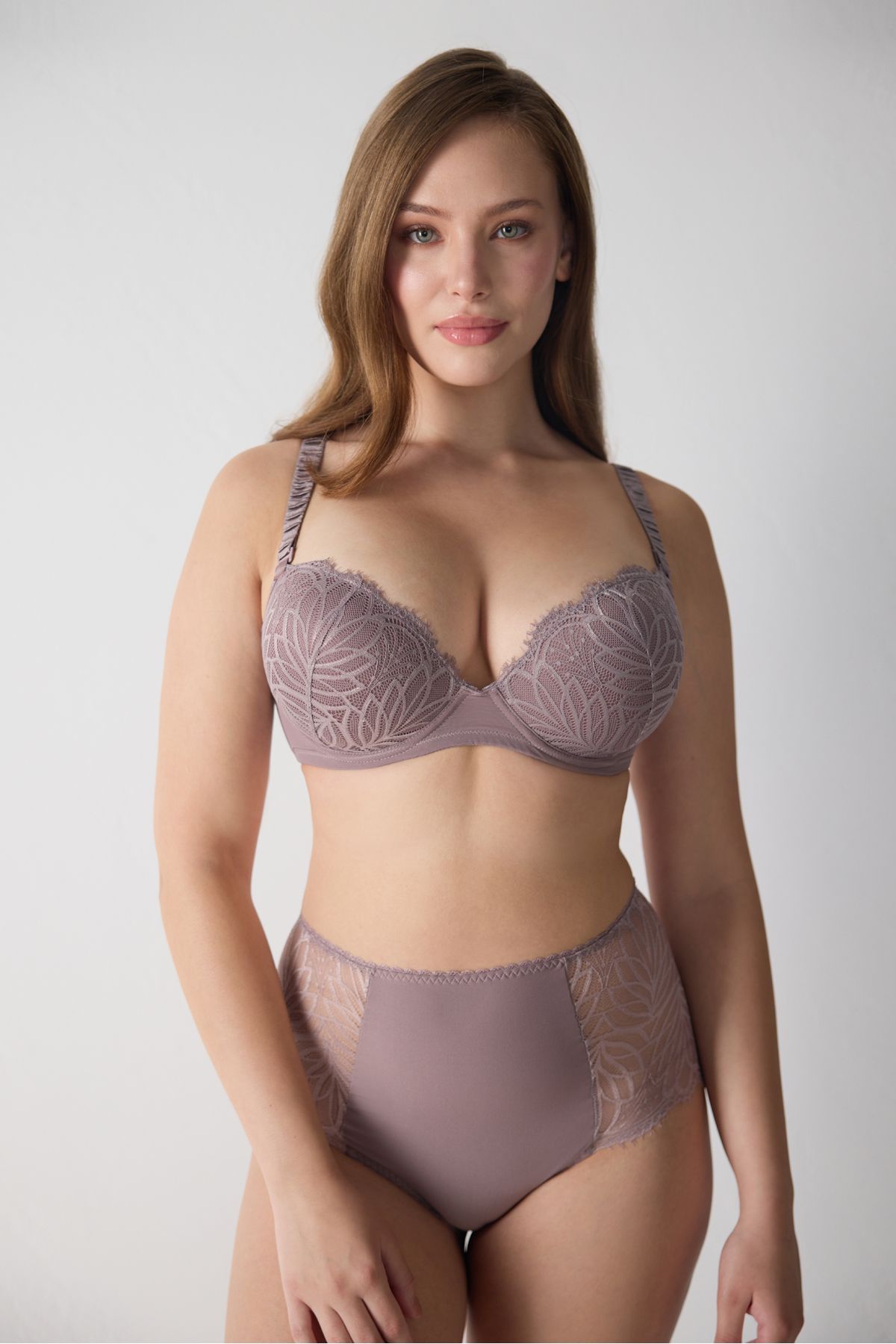 Magic Form-Leaf Patterned Lace Push up Supported Bra 1