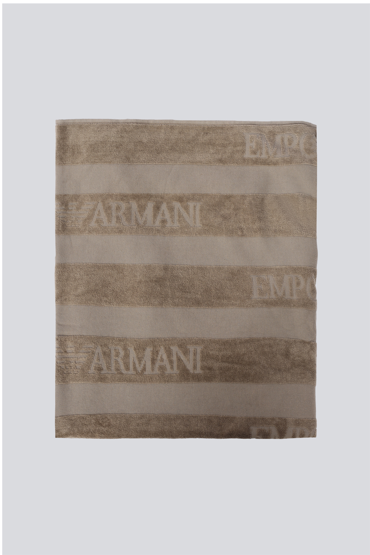 امپوریو آرمانی حوله ساحلی پنبه‌ای بژ یونیسکس با طرح راه راه عمودی و لوگوی عقاب EX000016 AF12357-U6189