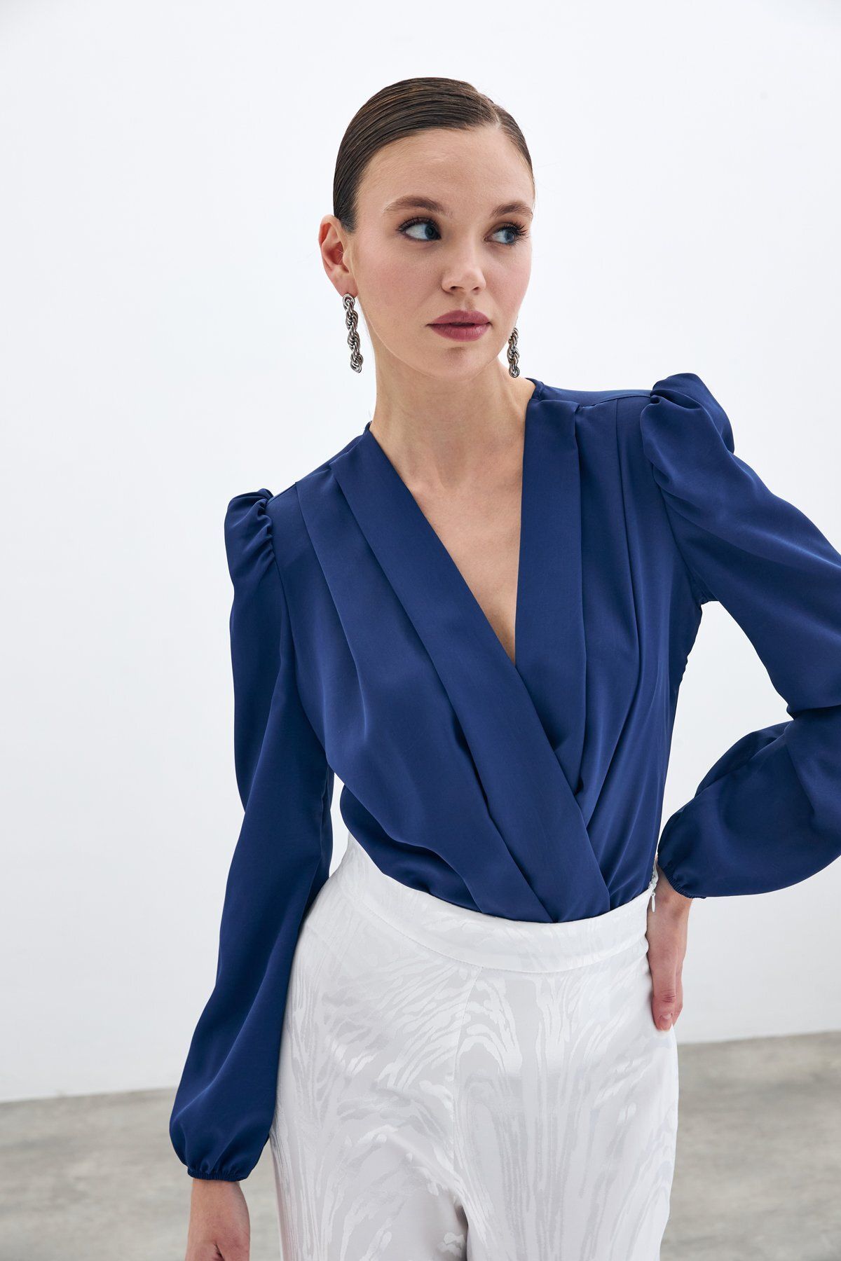 Sateen-Dvouřadé vycpané body - tmavě modrá 3