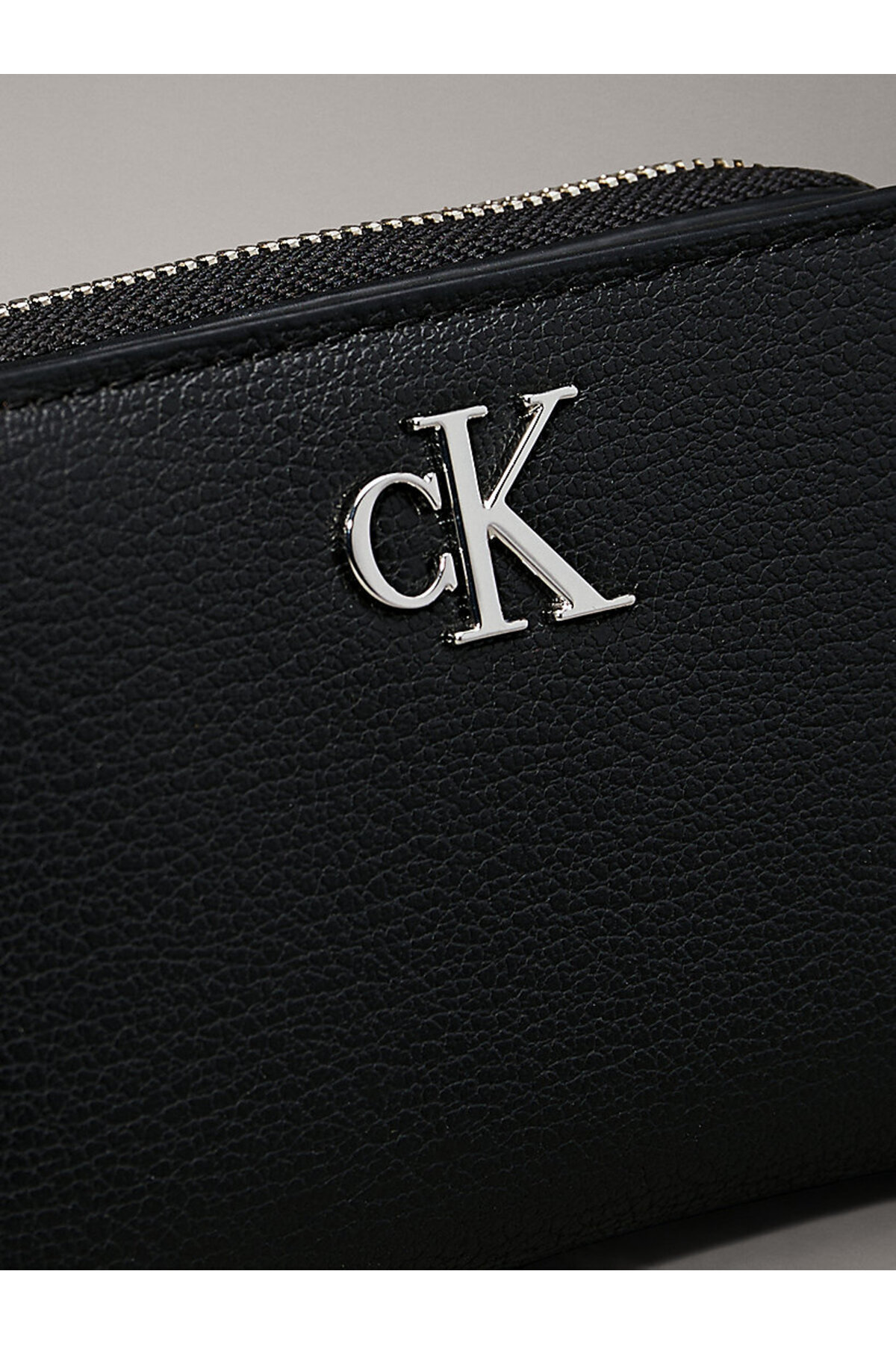 Calvin Klein-الحد الأدنى من MONOGRAM MD ZIP AROUND 3