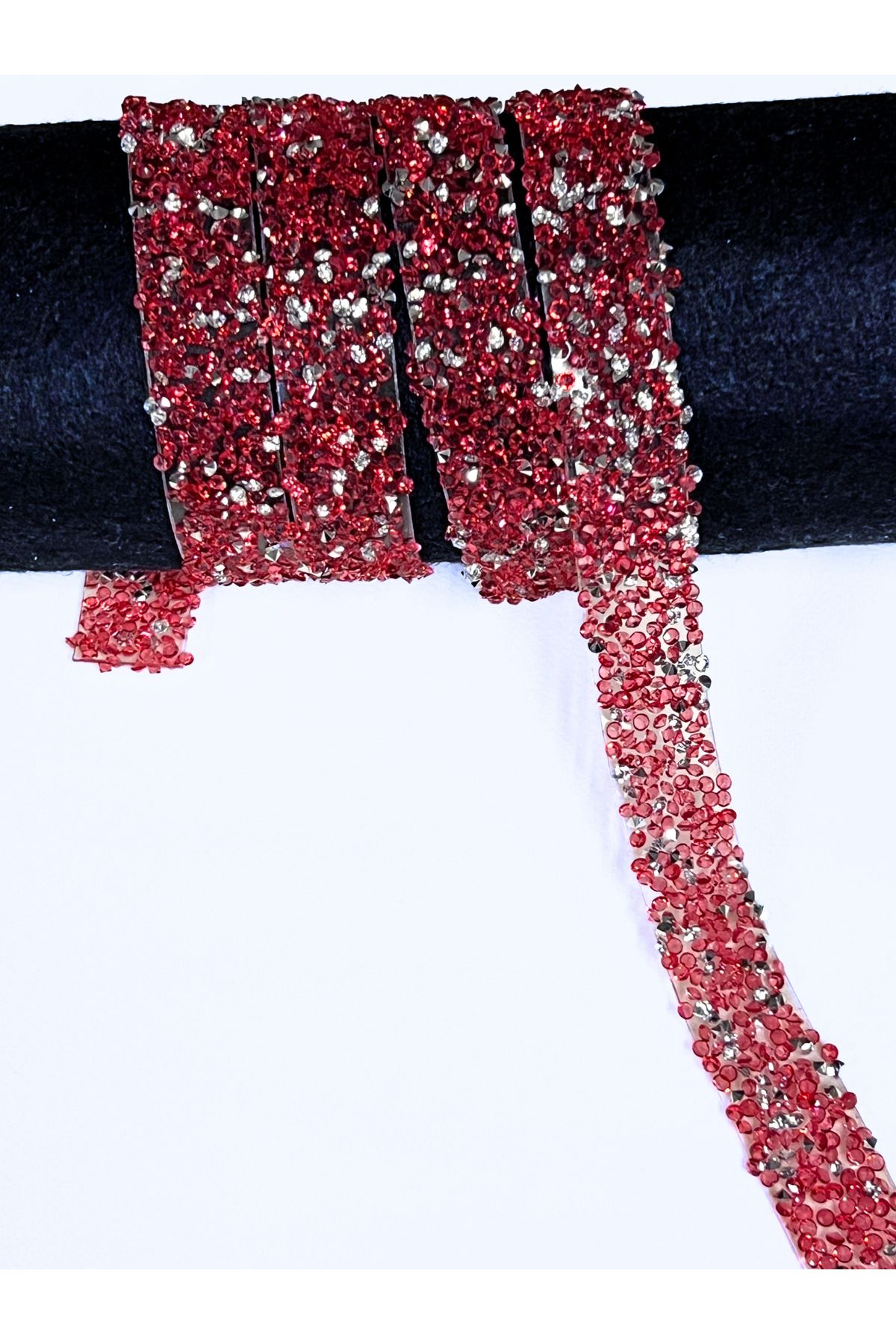 WeddingShopStone Işıltılı Zarafet: Kırmızı Kristal Taşlı Ütüyle Yapışan Aplik Şerit - Giyim Tekstil Hobi 100cm