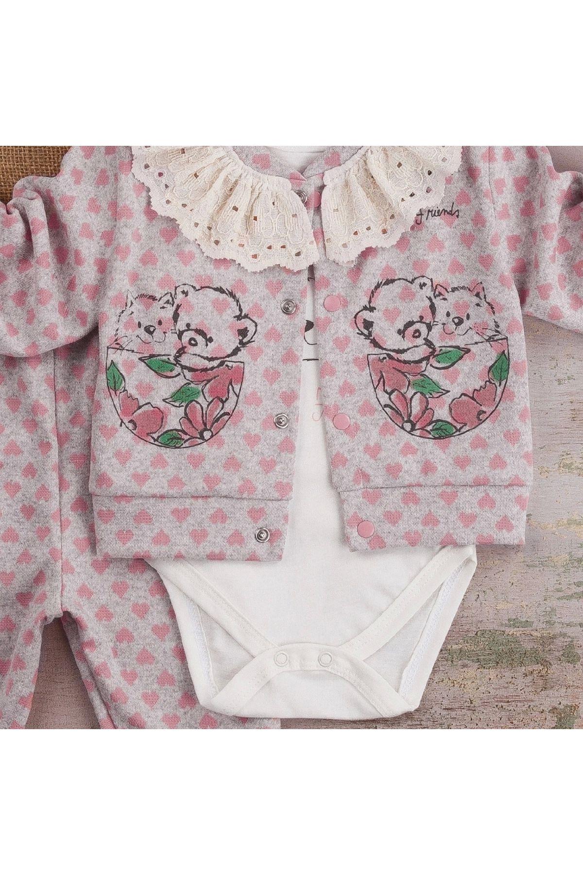 BYB MODA TASARIM 3-9 Ay Kız Bebek Takımı Brode İşlemeli Kalp 3'lü Hırkalı Lila