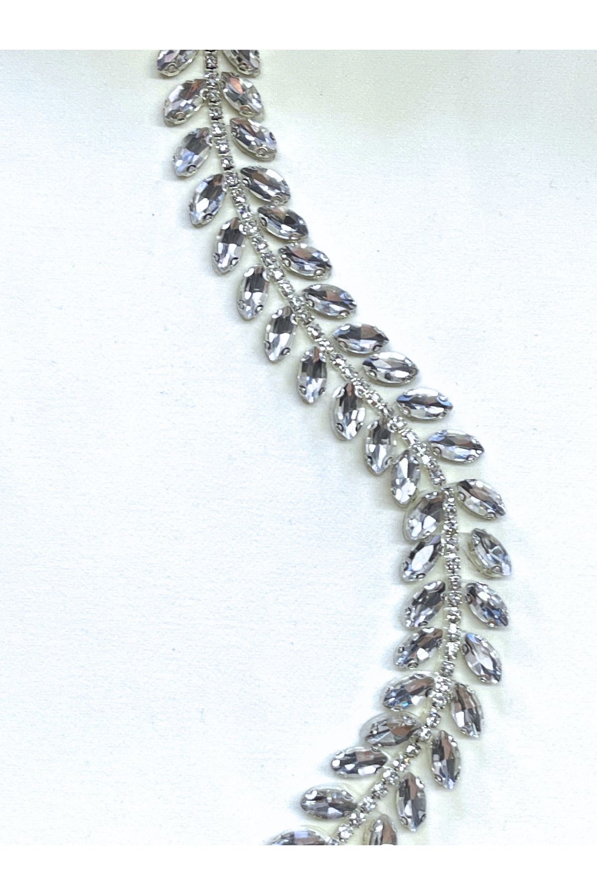 WeddingShopStone Işıltılı Zarafet: Kristal Taşlı Ütüyle Yapışan Aplik Şerit - Giyim Tekstil Hobi 50cm