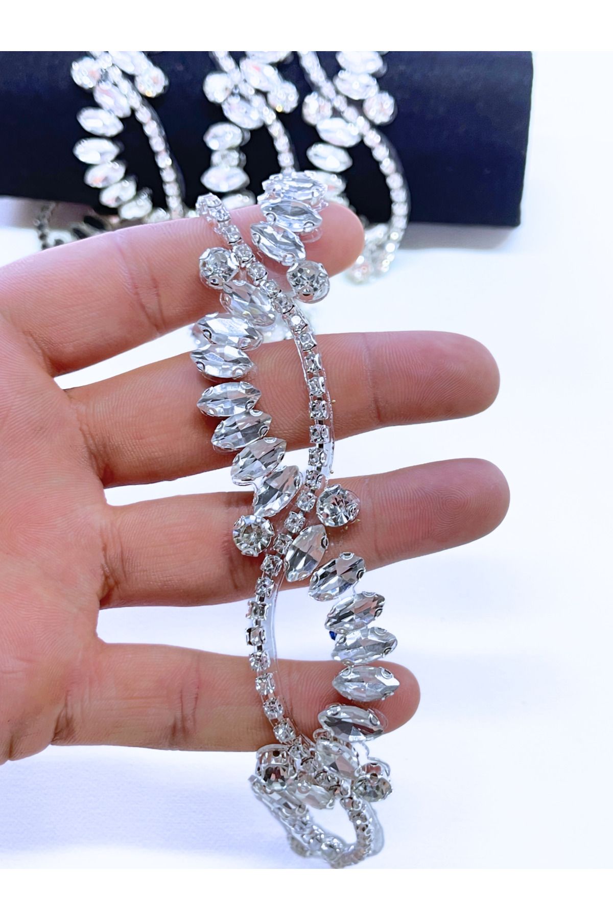 WeddingShopStone Işıltılı Zarafet: Kristal Taşlı Ütüyle Yapışan Aplik Şerit - Giyim Tekstil Hobi 50cm