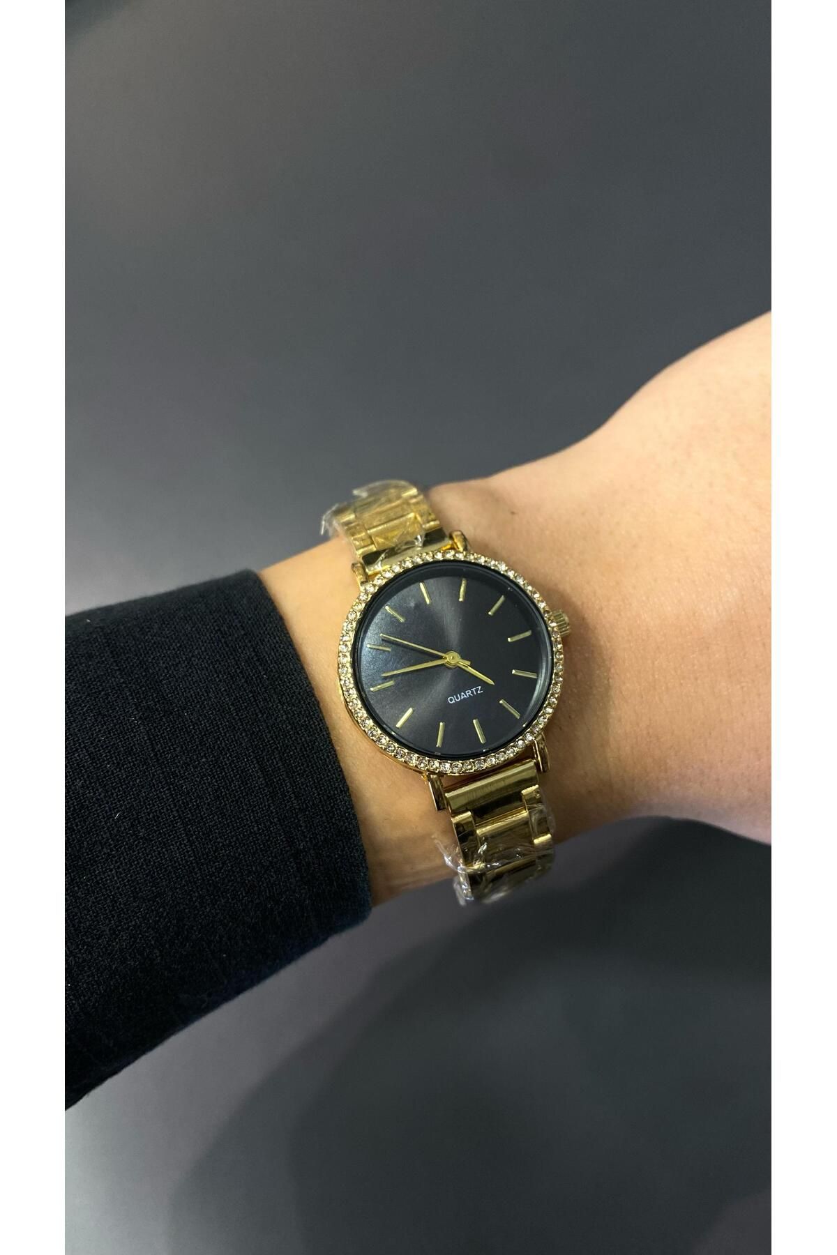 ZÜMRA Retro Çok Taşlı Gold Kadın Saat