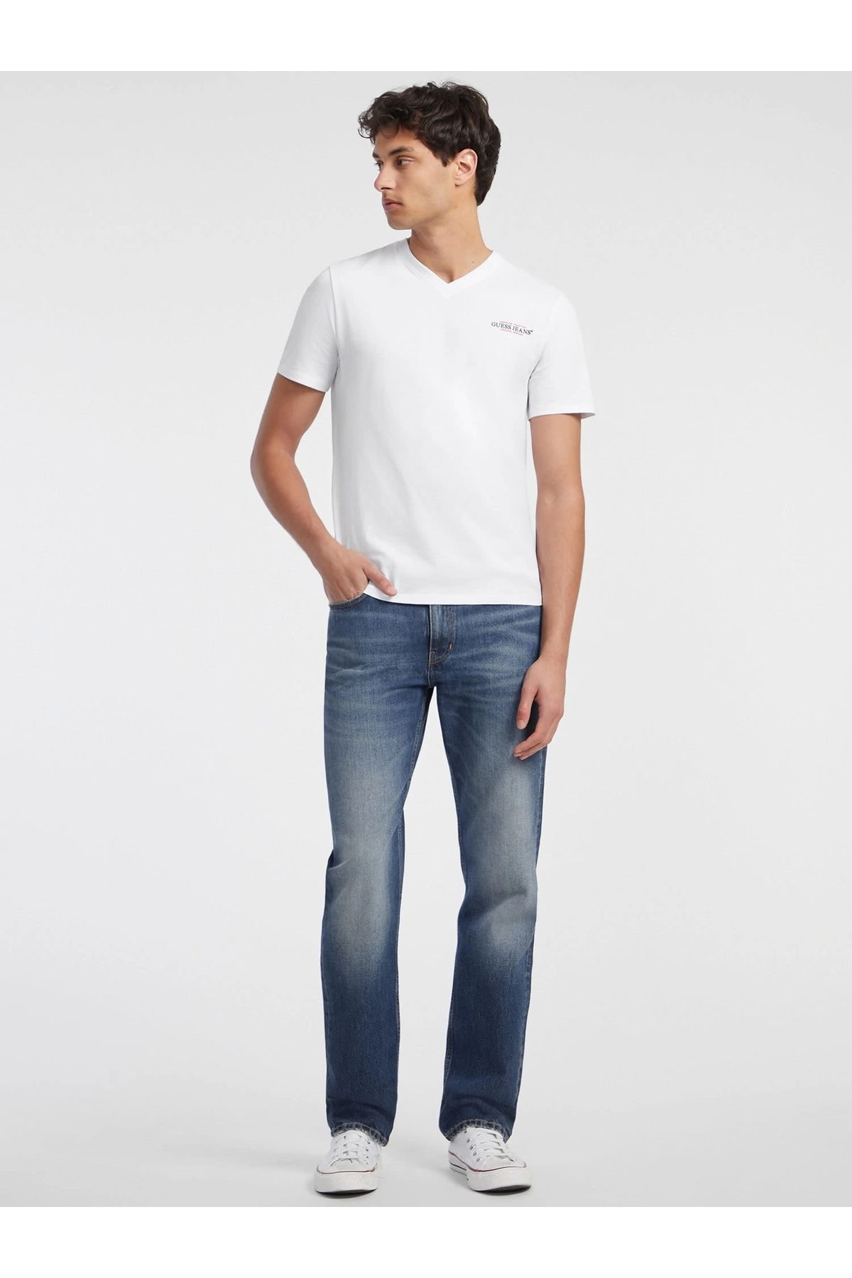 تی شرت سفید مردانه مناسب شلوار جین Guess
