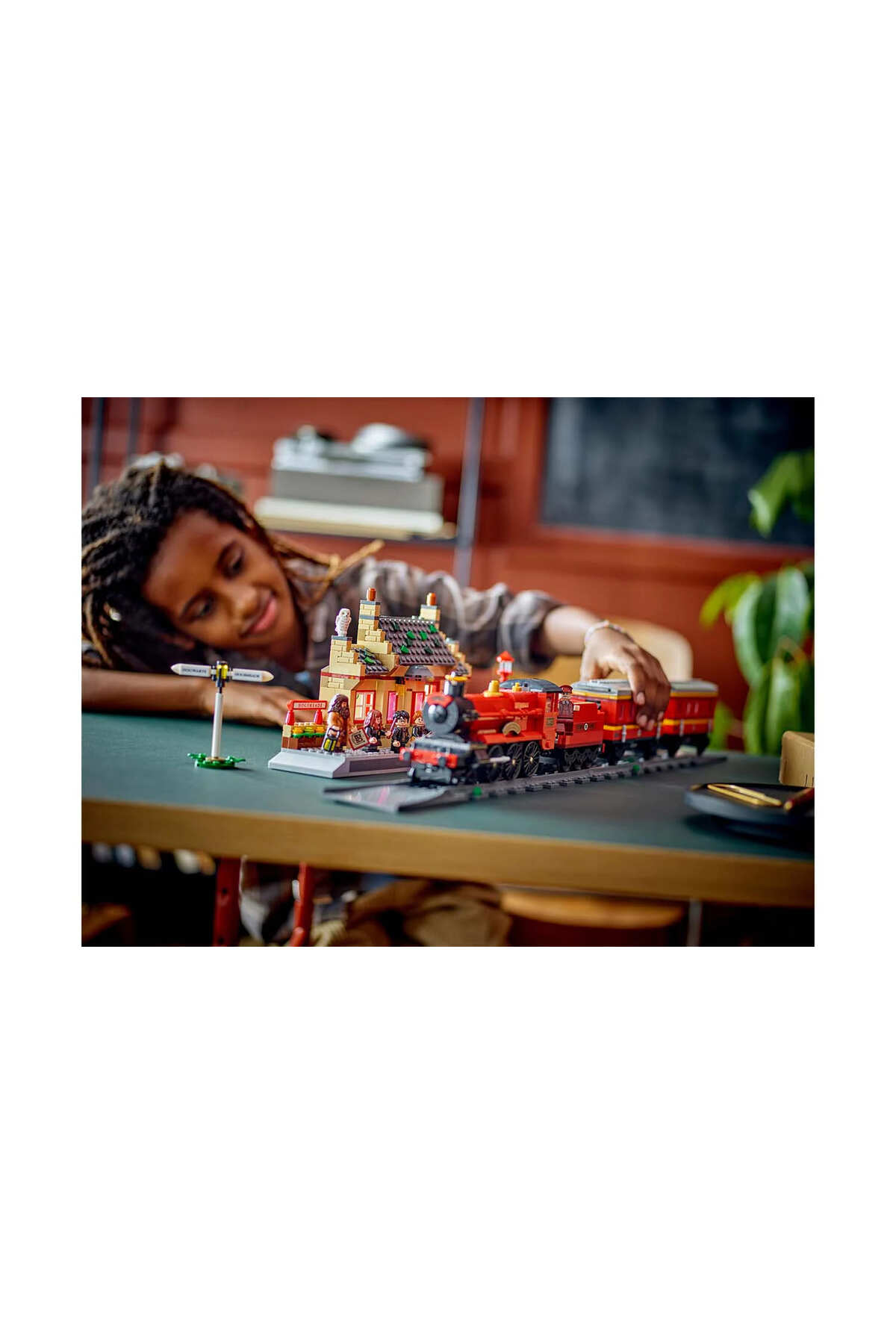 قطار اکسپرس هاگوارتز هری پاتر و ایستگاه هاگسمید ۷۶۴۲۳