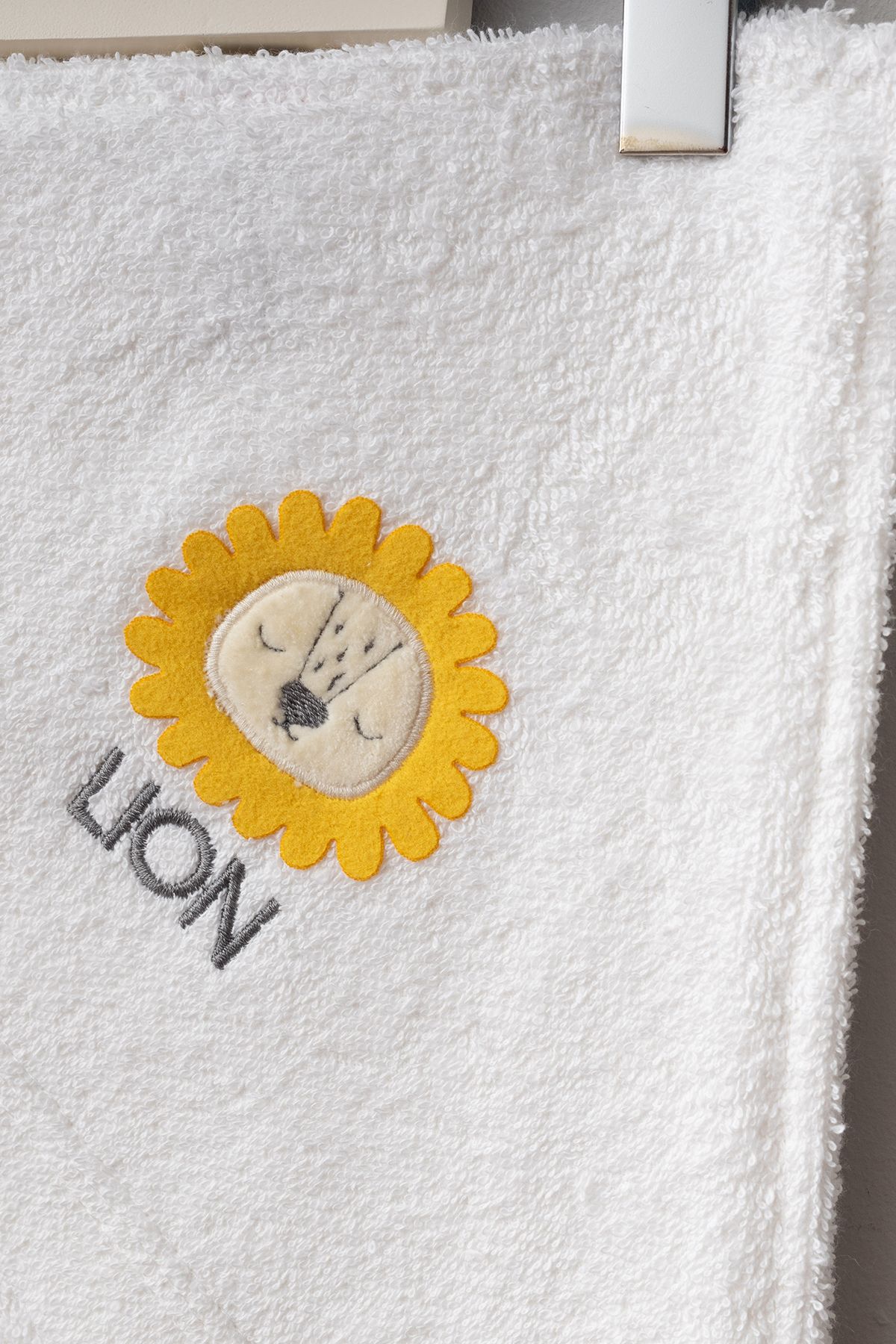 Bebitof-100% Cotton Bathrobe Set with Cute Lion Figure (0-2 Years) 3