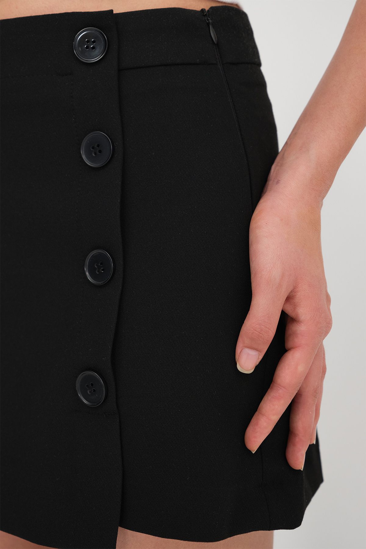 Addax-Buttoned Shorts Skirt Shorts 13910 Model 3