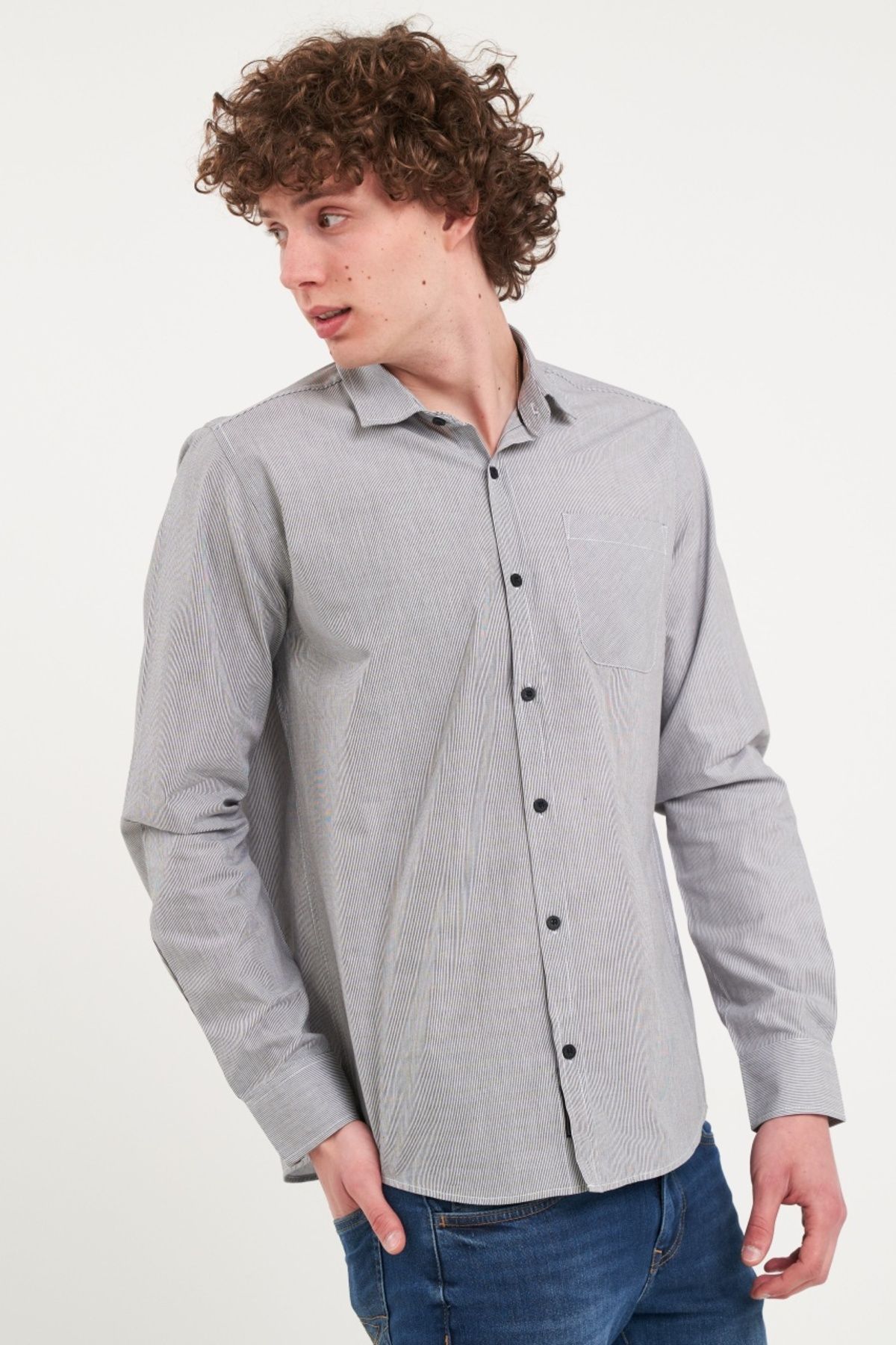 Kenvelo-Men's shirt with striped pattern and pocket 4