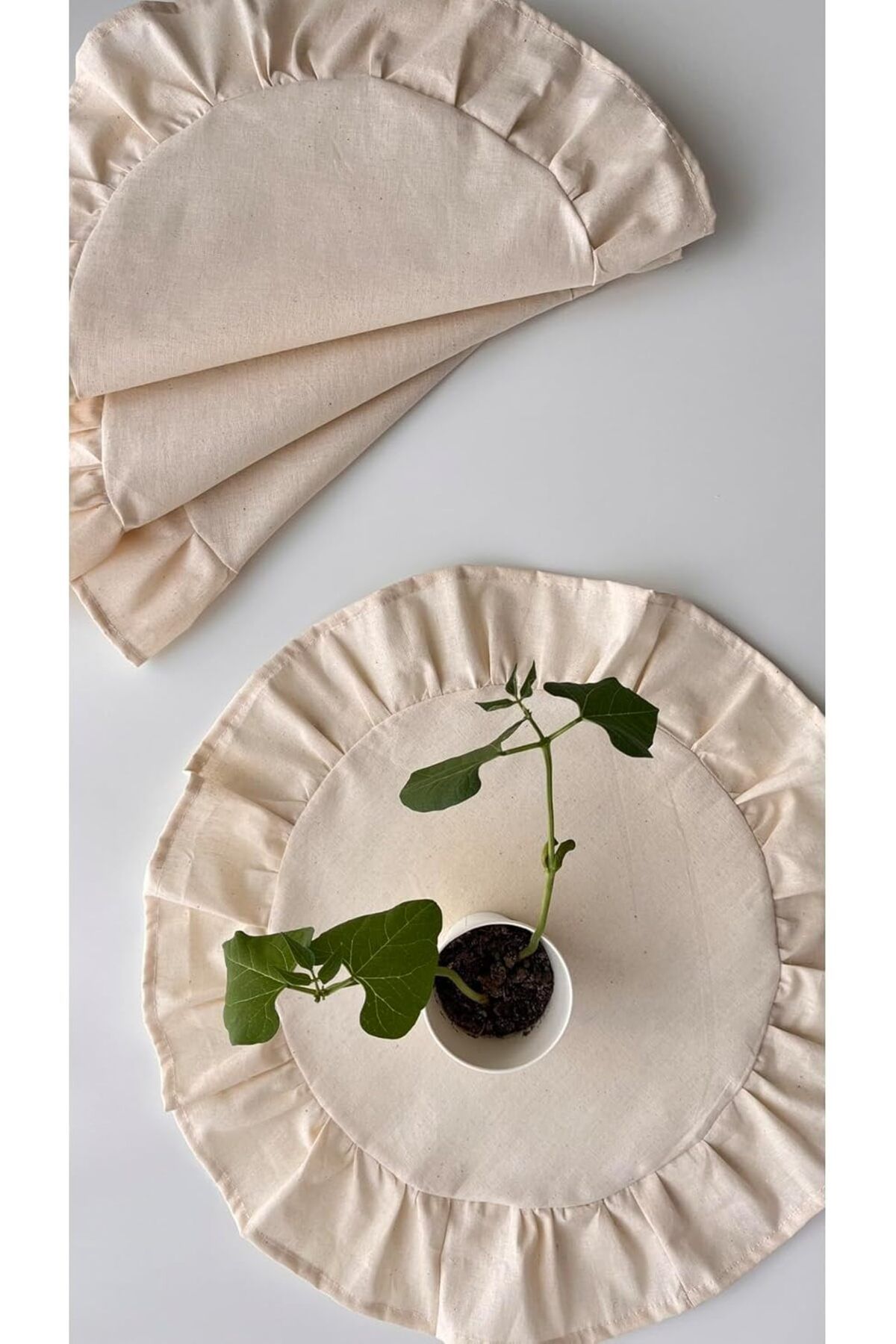 DERİK Eser Alamode Natural Ham Keten Fırfırlı Yuvarlak Amerikan Servisi 4 lü Set 40x40cm DRK 1107872