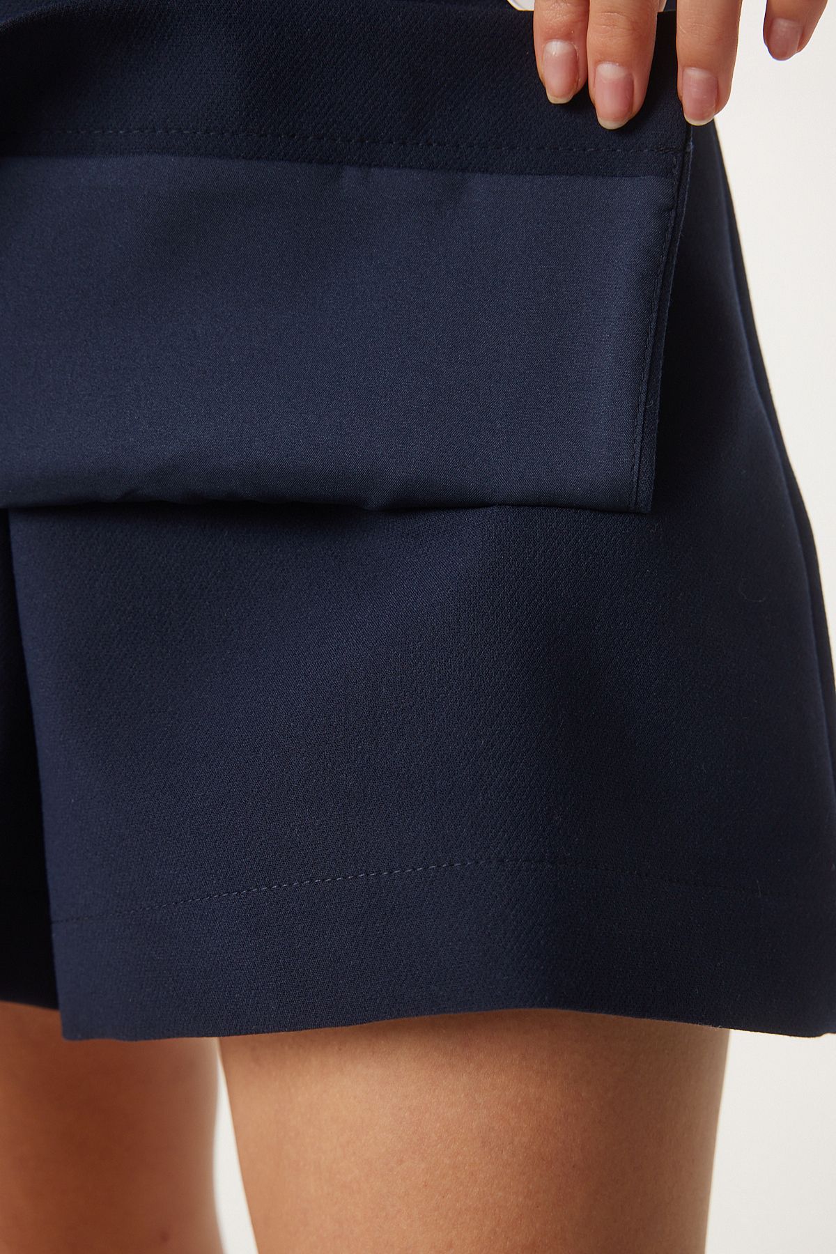 Happiness İstanbul-Marineblauer, gewebter Shorts-Rock mit Knöpfen für Damen WF00100 5