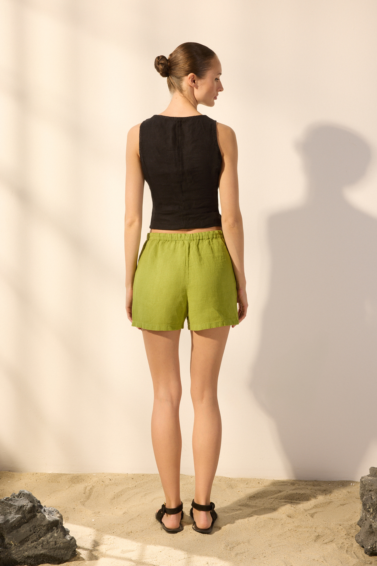 Trendyolmilla  Yeşil %100 Keten Beli Lastikli Şort TWOSS25SR00090 - Görsel 4