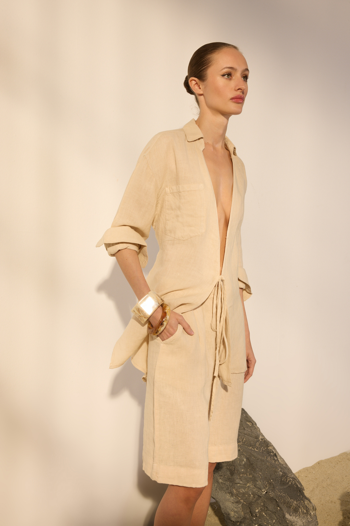 Trendyolmilla  Bej %100 Keten Pileli Bermuda Şortolon TWOSS25SR00089 - Görsel 2