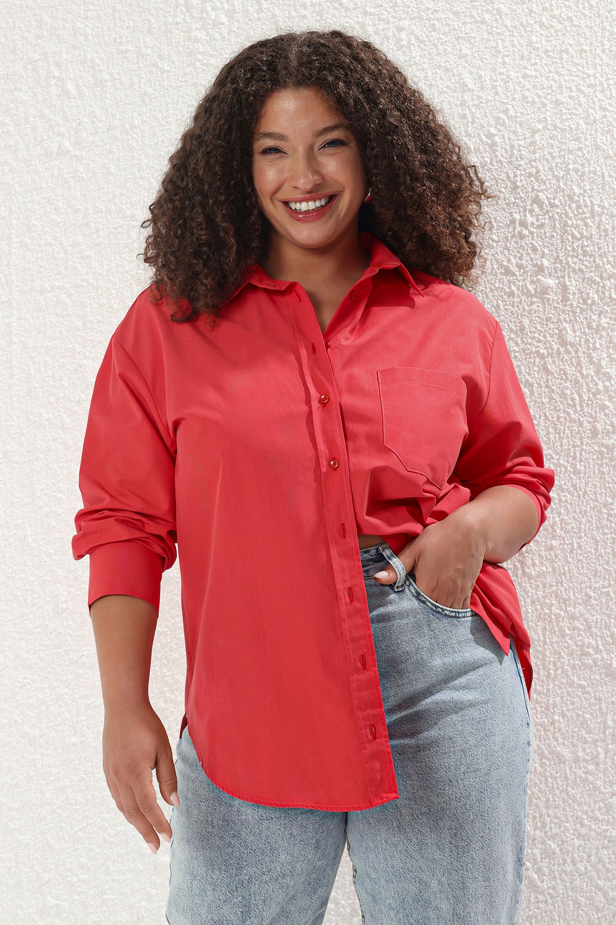 Trendyol Curve Czerwona Koszula Typu Boyfriend Plus Size Z Tkaniny Kobieta - 42