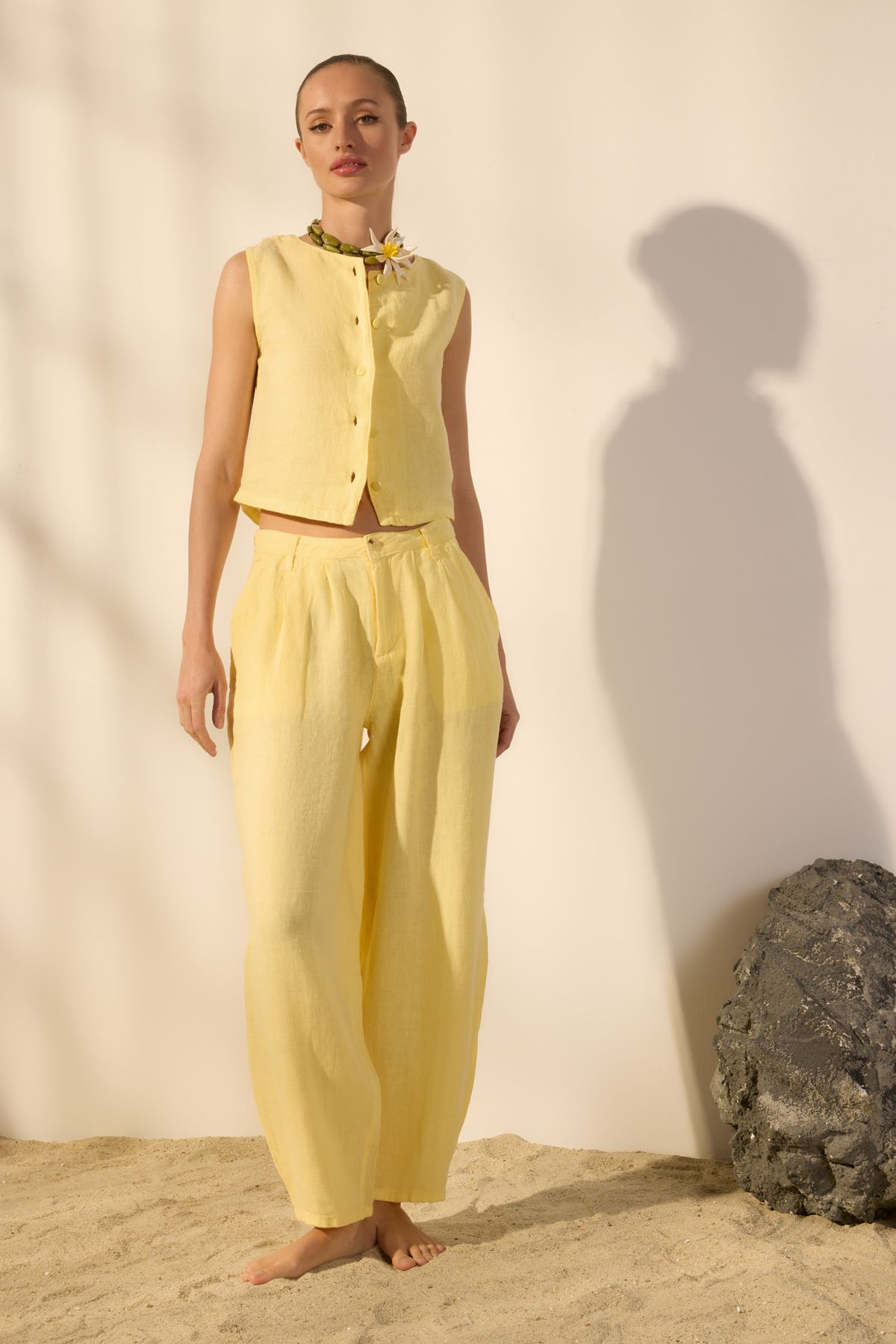 Trendyol Collection-Брюки з високою талією жовті 100 льон з бочками TWOSS24JE00243 1