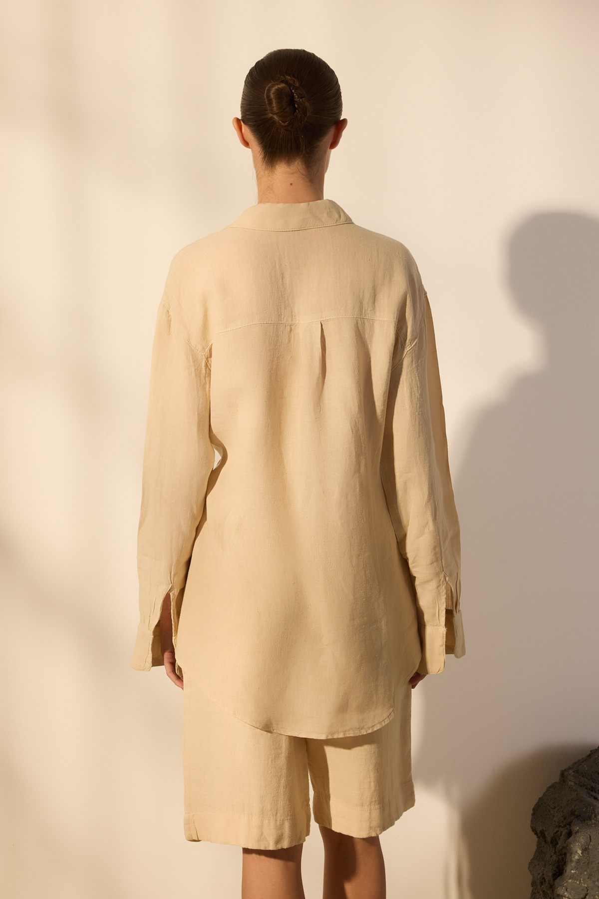 Trendyolmilla  Bej %100 Keten Kruvaze Bağlama Detaylı Gömlek TWOSS25GO00129 - Görsel 4