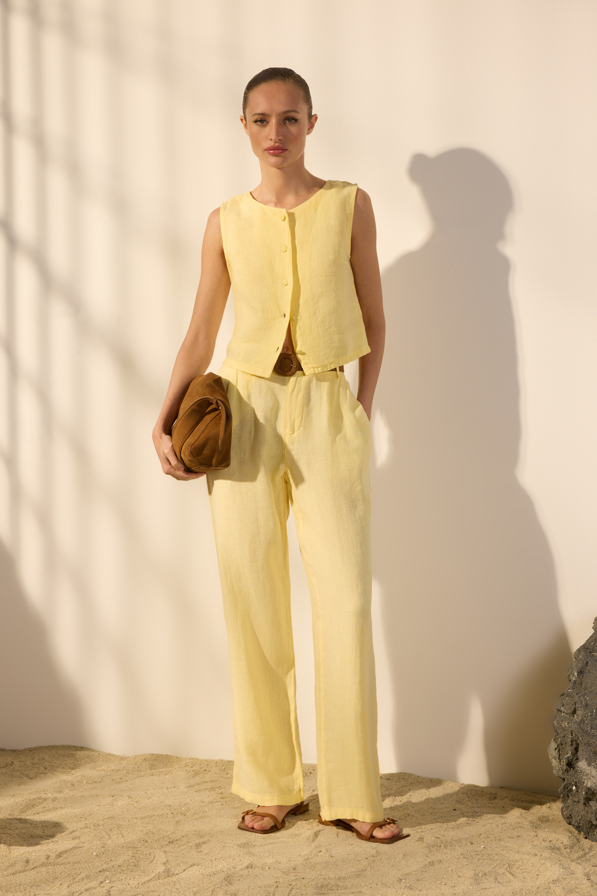 Trendyolmilla  Sarı %100 Keten Pileli Yüksek Bel Wide Leg Pantolon TWOSS24JE00245