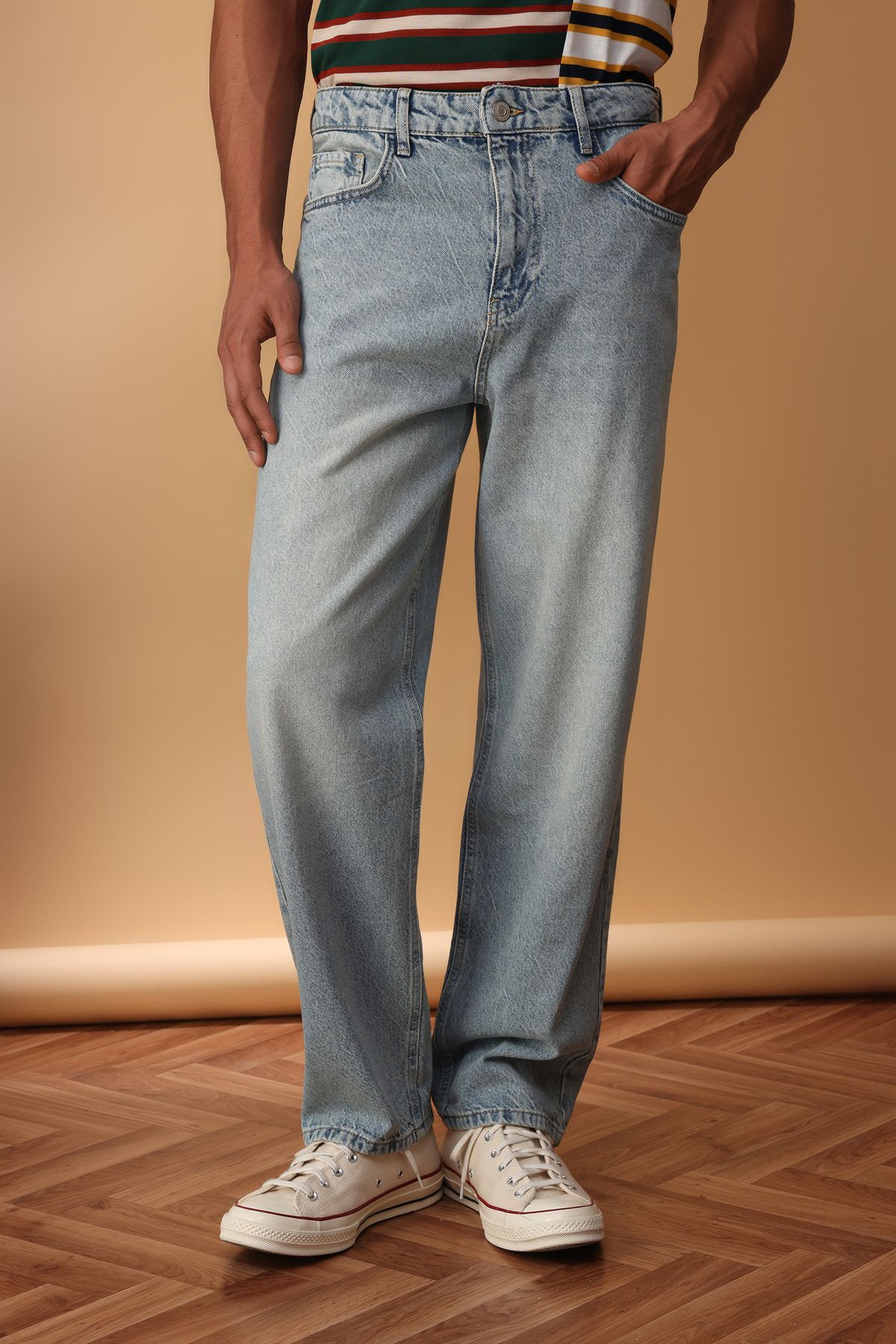 Trendyol Collection-Blaue Baggy-Fit-Jeans-Jeans mit Distressed-Effekt TMNSS25JE00007 1