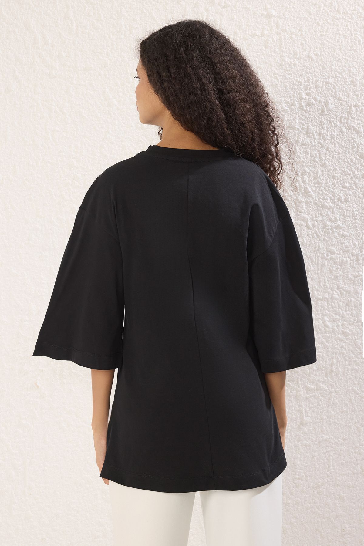 Trendyol Collection-Schwarze Strickbluse aus 100 % Baumwolle mit Accessoire-Detail und plissierten Dreiviertelärmeln TWOSS25BZ00531 4