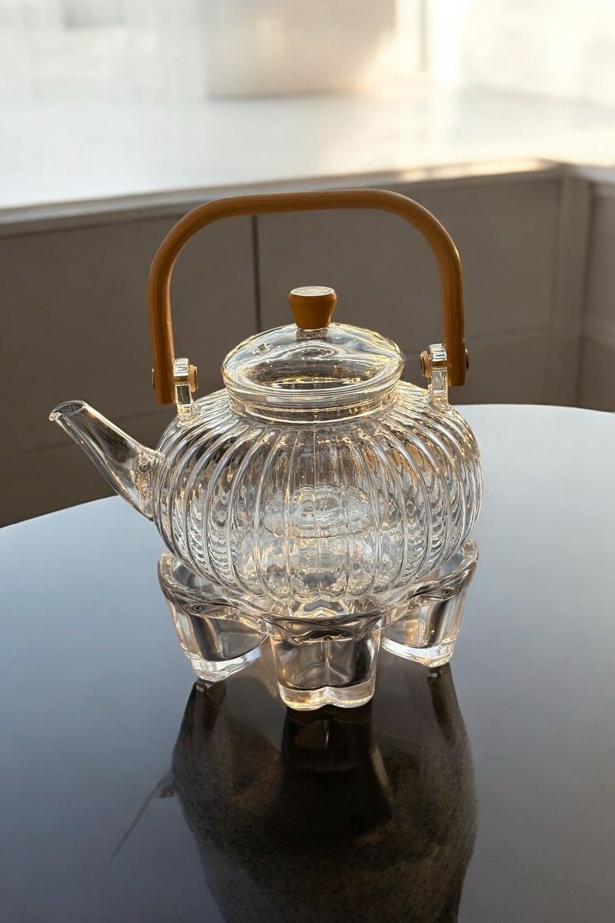 Qerhome Borosilikat Cam Bambu Saplı Cam Süzgeçli ve Cam Isıtıcı Papatya Demlik 1000 Ml