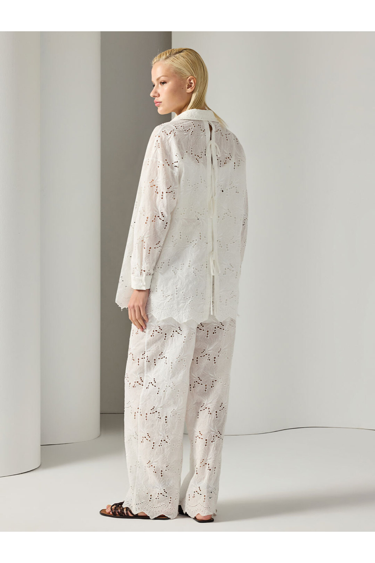 Unique-Brode Fabric Back Window Shirt 3